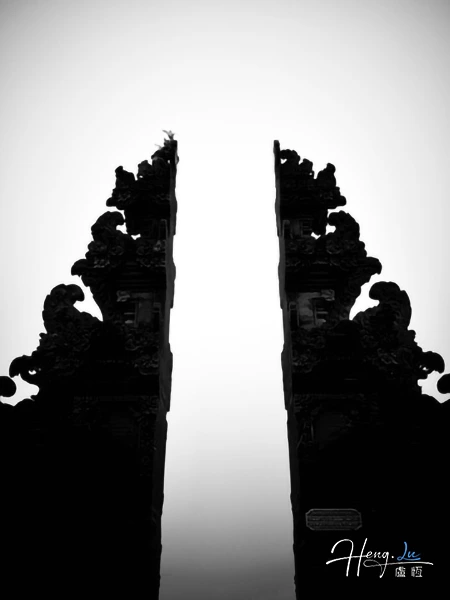 black-and-white-temple-gate-silhouette