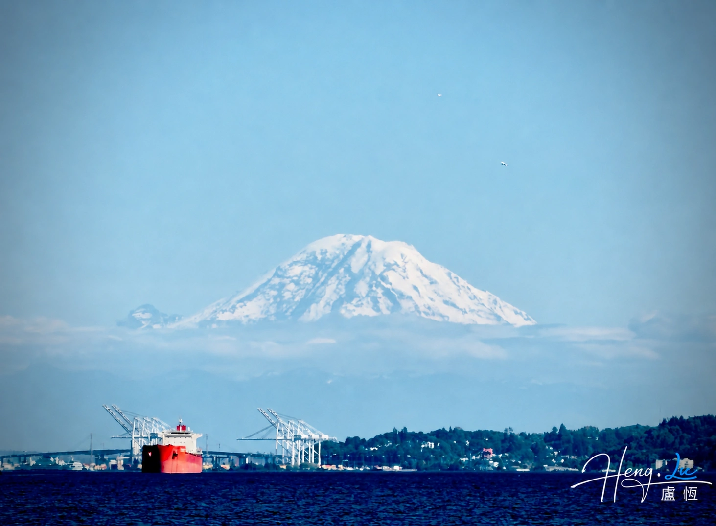 mount-rainier-tacoma-port-red-cargo-ship