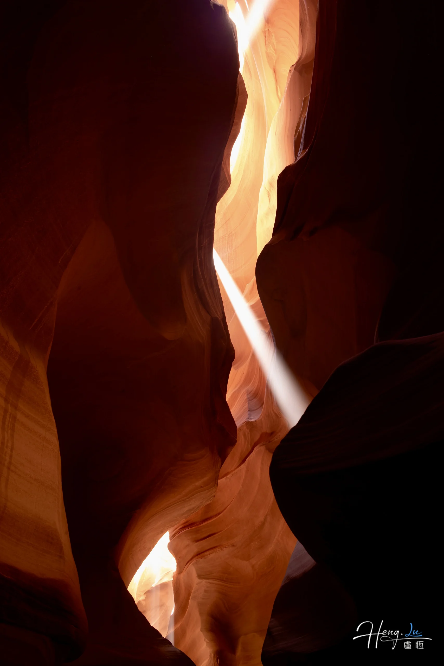 sunbeam-illuminating-narrow-canyon