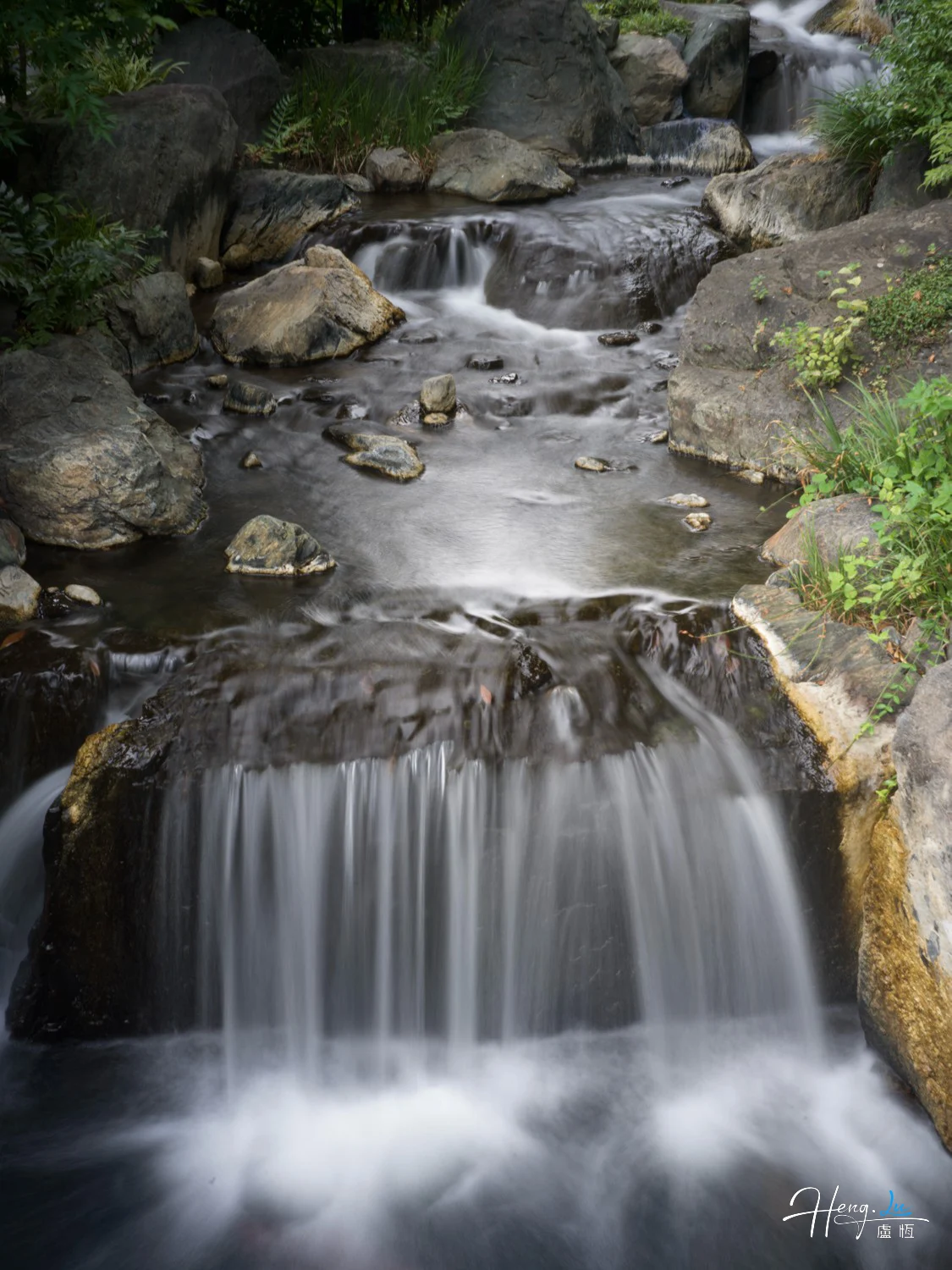 Tranquil-stream-flowing-over-rocks