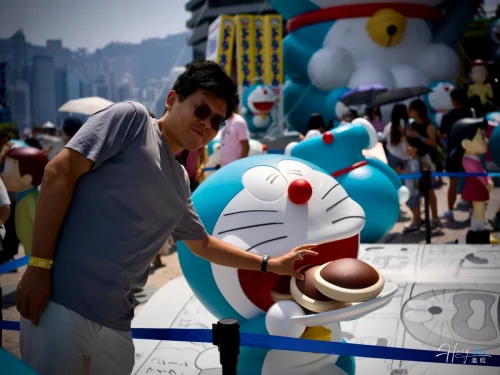 Luheng-interacting-with-cartoon-statue-outdoors