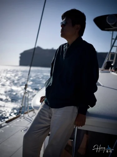 Luheng-standing-on-boat-gazing-at-sea